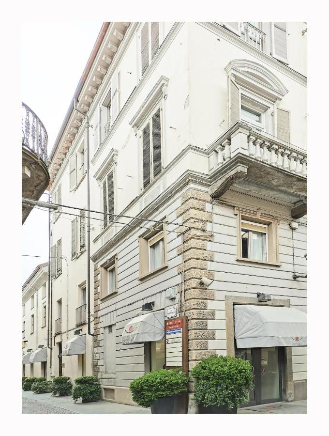 Due Dei Mille. Incantevole Casa In Centro Ad Alba Exterior photo